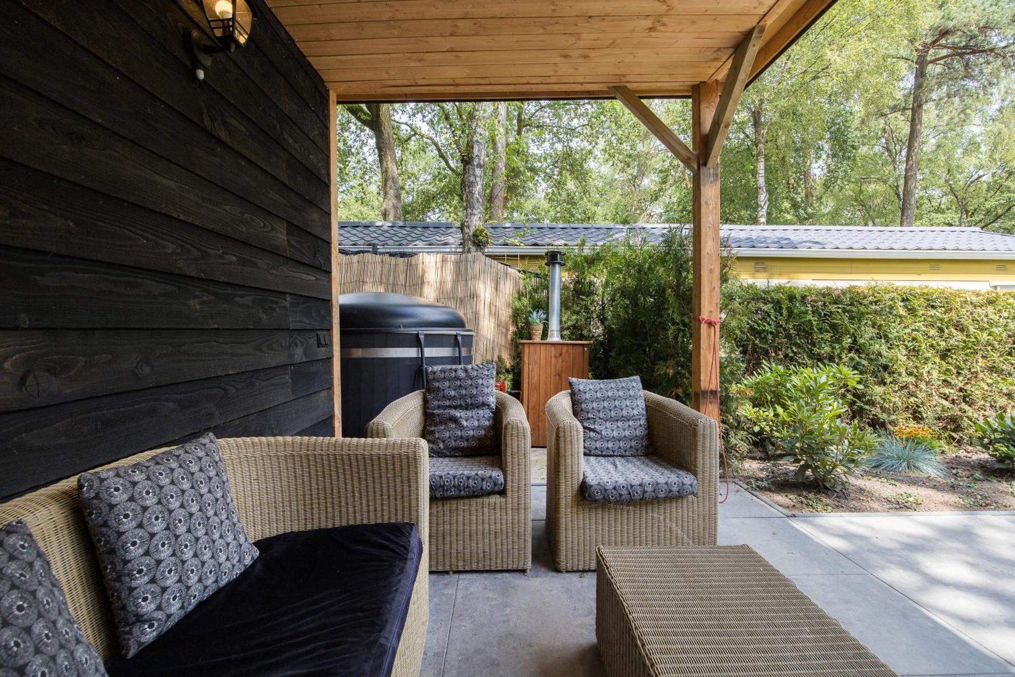 Veluwe Hoenderloo Luxury Chalet With Private Sauna And Hot Tub - Swimming Pool Tennis Court Supermarket Bowling Alley Theatre And Entertainment For Children ภายนอก รูปภาพ