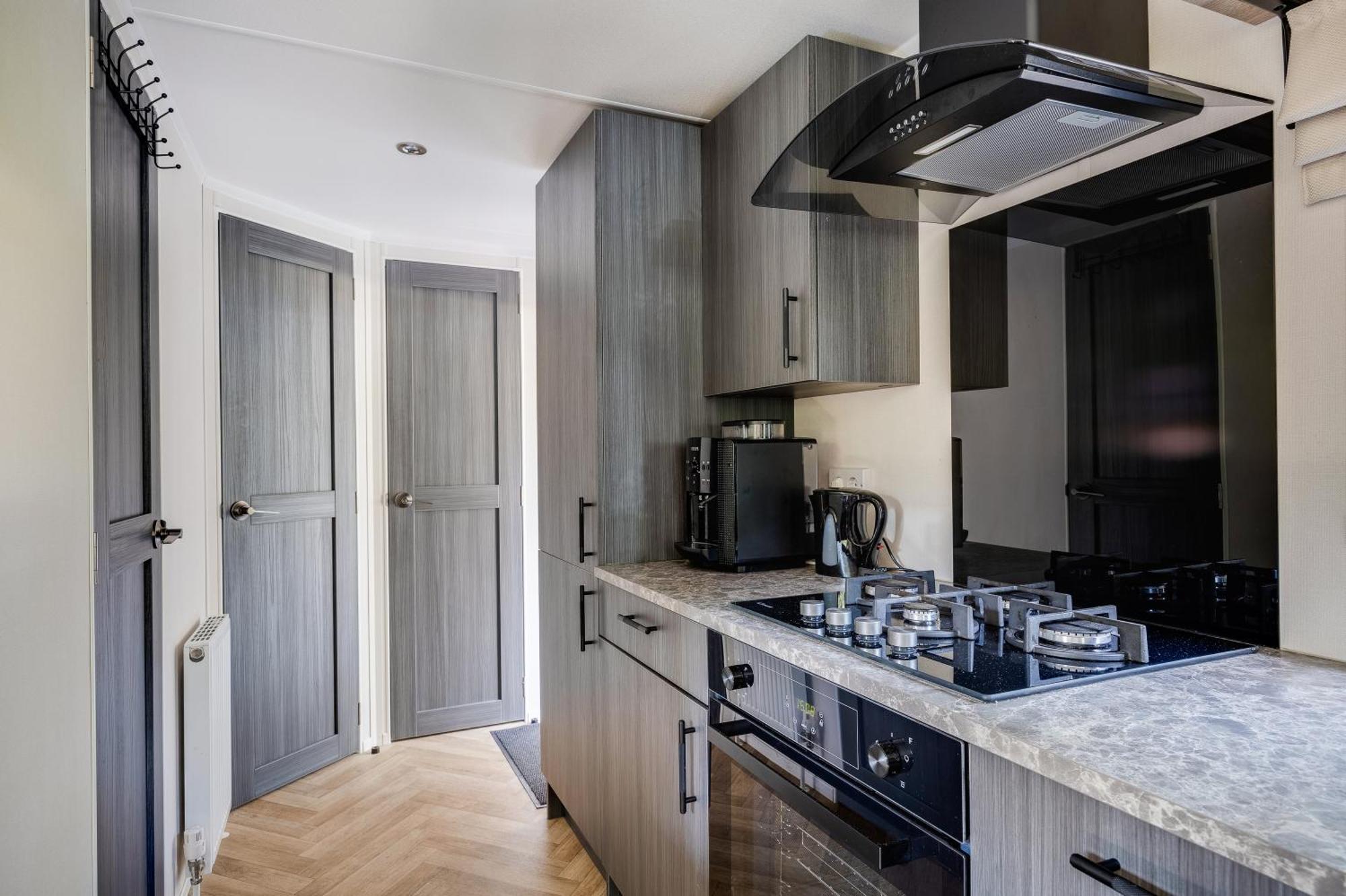 Veluwe Hoenderloo Luxury Chalet With Private Sauna And Hot Tub - Swimming Pool Tennis Court Supermarket Bowling Alley Theatre And Entertainment For Children ภายนอก รูปภาพ